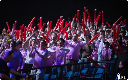 Les supporters The Green Suits lors d'une compétition de l'équipe Gentle Mates